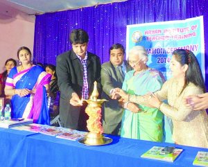 U.S. Moinuddin with Dr. Mazhar Nawaz, Chairman of Aryan Education Academy, Dr B.T. Lalitha Naik, Writer & Former Minister for Kannada, Culture, and Department of Women & Child Welfare, Pratiba Bidadikar, Film Actor and Anchor, Principal Nusrath Mubeen and others, during the Graduation Ceremony of Aryan Institute of Teachers Training.