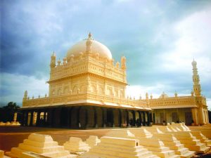 Tipu Sultan Gumbaz with Mosque for daily prayers even to this dayck