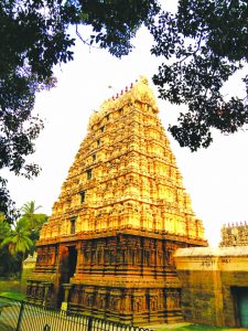 Impressive main gopura more than 100 feet high. Dravidian Architecture.